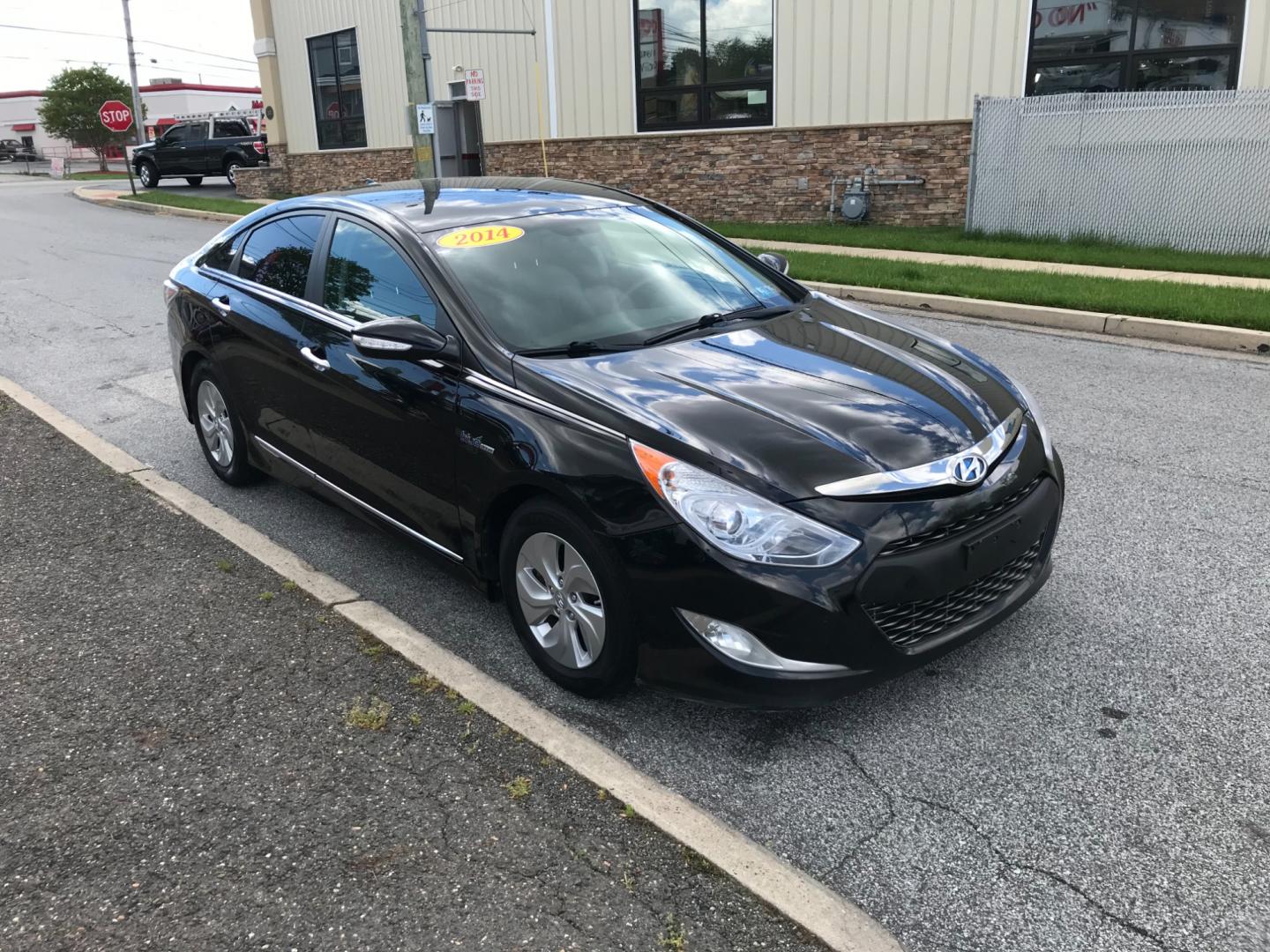 2014 Black /Gray Hyundai Sonata Hybrid Hybrid (KMHEC4A40EA) with an 2.4 V4 engine, Automatic transmission, located at 577 Chester Pike, Prospect Park, PA, 19076, (610) 237-1015, 39.886154, -75.302338 - Photo#3